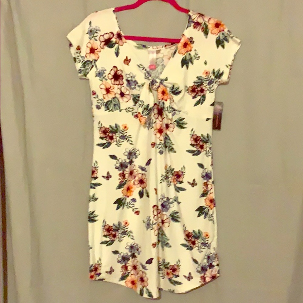 Mid length dress w/ short sleeves